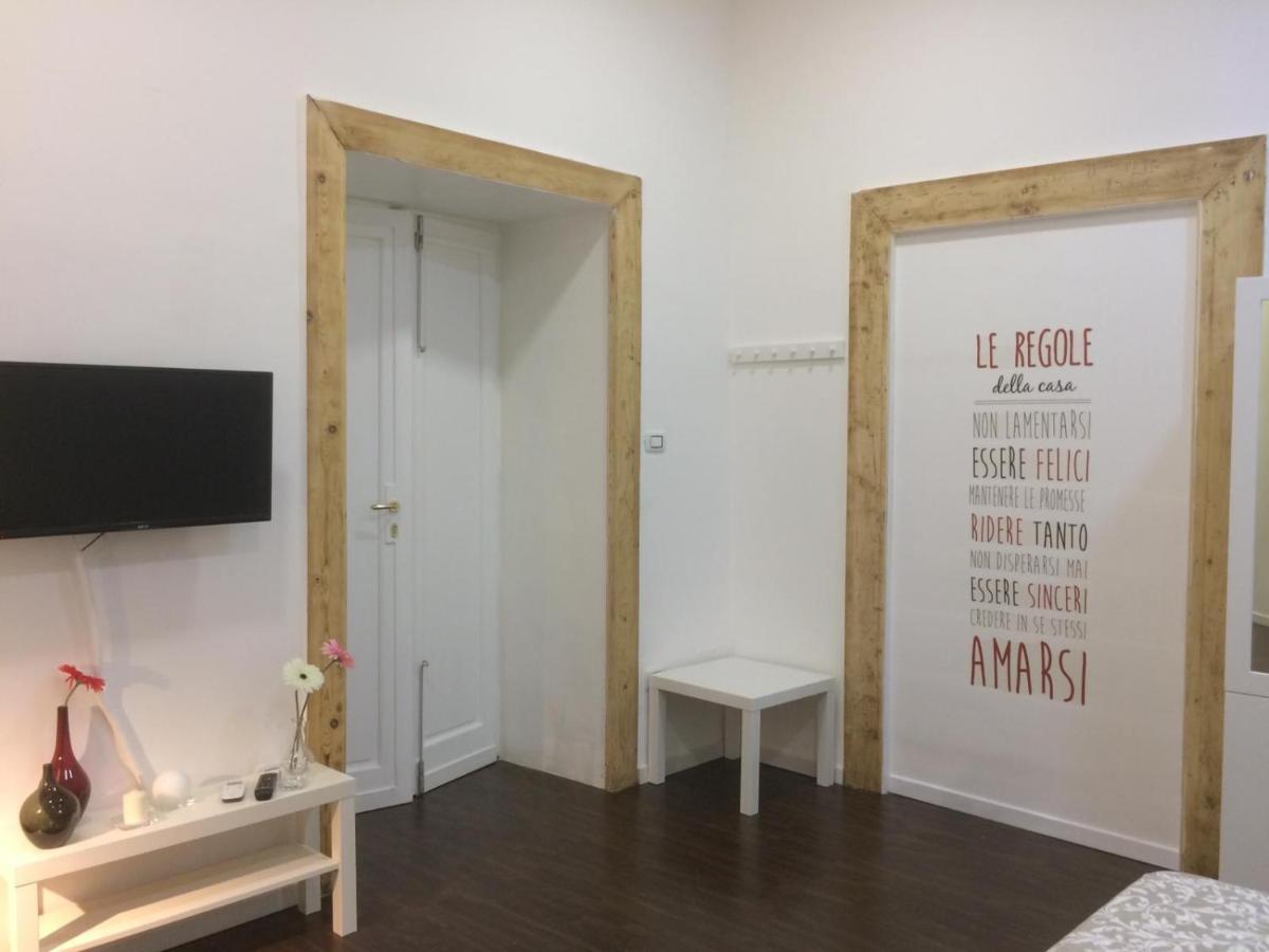 Piazza Carita' Centro Storico Apartment Naples Room photo
